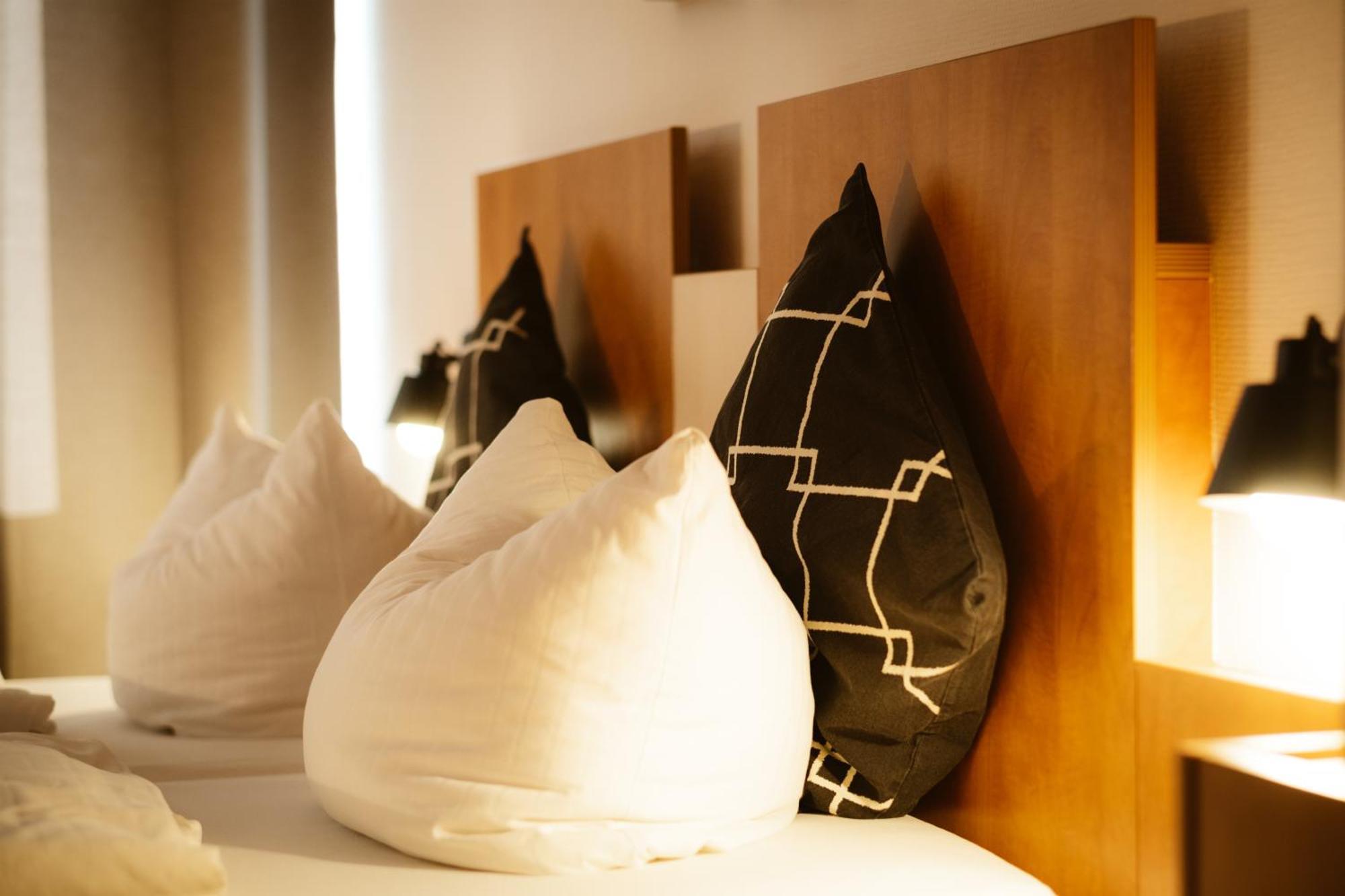 Rheinpromenade8 Hotel *