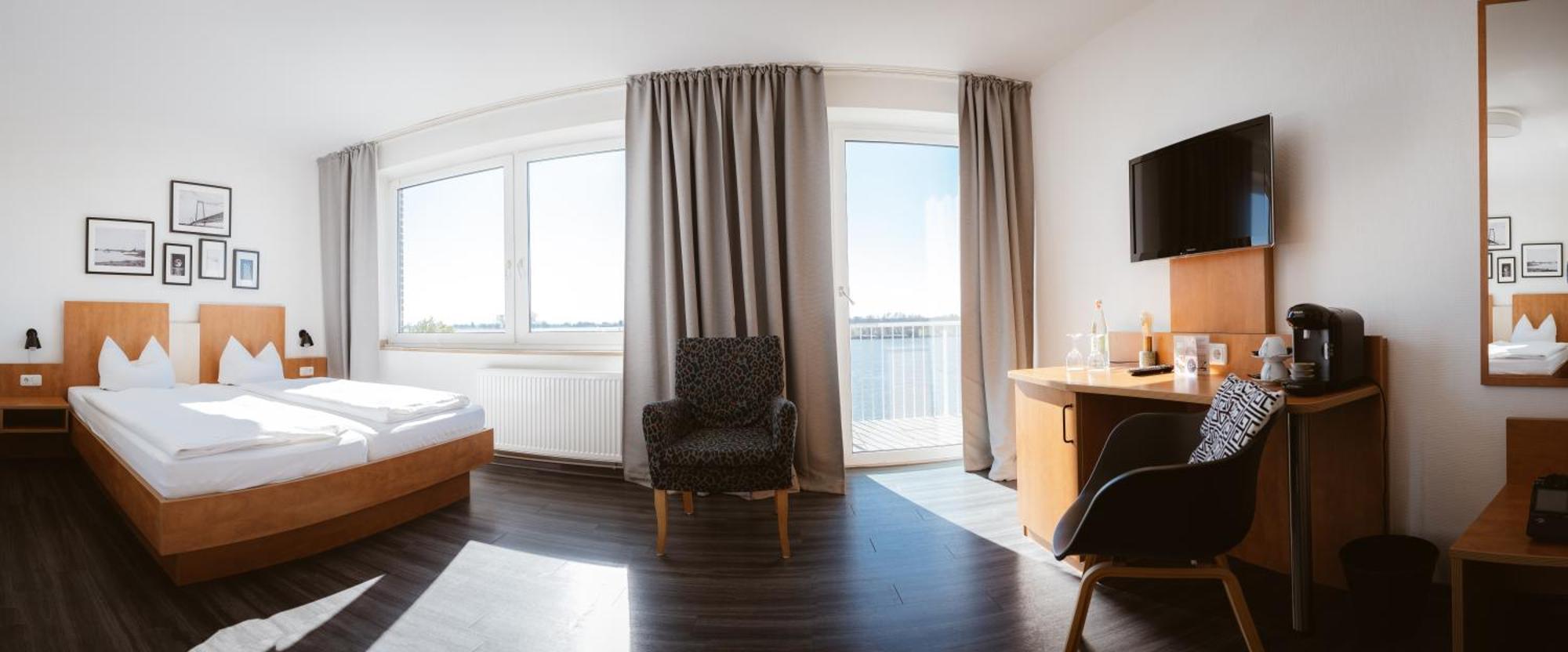 Rheinpromenade8 *