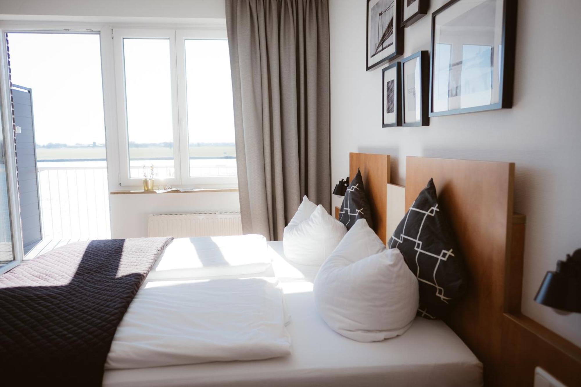 Rheinpromenade8 Hotel *
